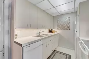 2051 Cambridge C, Deerfield Beach, FL 33442 - Photo 8