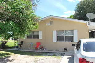 1223 Mccray Ct, Fort Pierce, FL 34950 - Photo 2