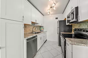 3026 Cornwall B, Boca Raton, FL 33434 - Photo 8