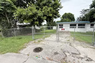 1421 NW Avenue D, Belle Glade, FL 33430 - Photo 2