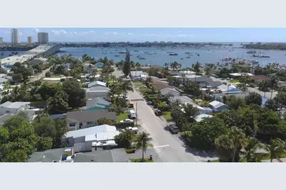 176 E 24th Street, Riviera Beach, FL 33404 - Photo 2