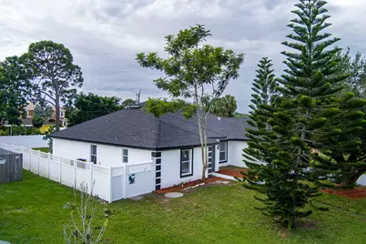 942 SW John Maccormack Terrace, Port Saint Lucie, FL 34953 - Photo 4