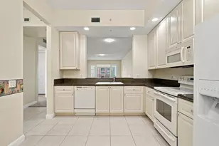 19 Harbour Isle Dr W, Fort Pierce, FL 34949 - Photo 2