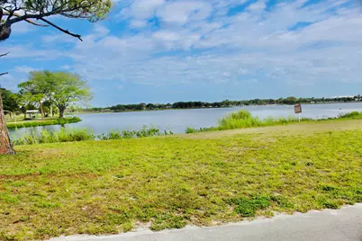 2440 Lake Osborne Drive #105, Lake Worth Beach, FL 33461 - Photo 32