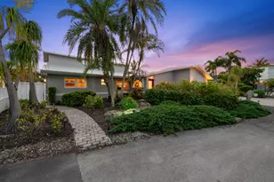 2108 NE 24th St, Wilton Manors, FL 33305 - Photo 2