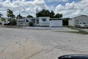 2886 Croton Ln, West Palm Beach, FL 33403 - Photo 10