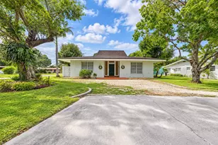 1707 S 8th St, Fort Pierce, FL 34950 - Photo 2