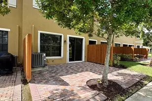 10199 Wellington Parc Dr, Wellington, FL 33449 - Photo 14