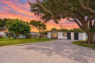 114 21st St SW, Vero Beach, FL 32962 - Photo 2