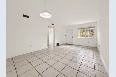 680 NW 79th Terrace, Pembroke Pines, FL 33024 - Photo 2