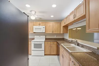 4725 Lucerne Lakes Boulevard E #301, Lake Worth, FL 33467 - Photo 6