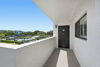 4725 Lucerne Lakes Boulevard E #301, Lake Worth, FL 33467 - Photo 2