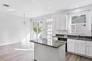 8052 Murano Cir, Palm Beach Gardens, FL 33418 - Photo 4