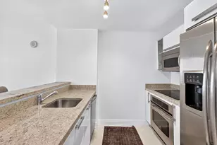601 NE 36th St, Miami, FL 33137 - Photo 12