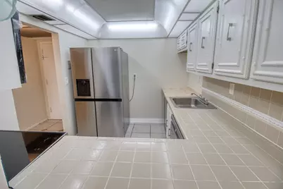 800 Parkview Drive #826, Hallandale Beach, FL 33009 - Photo 10