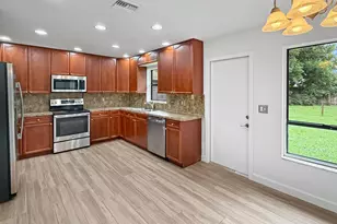 102 Valencia St, Royal Palm Beach, FL 33411 - Photo 12