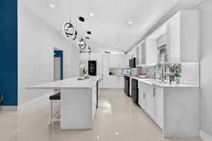 20564 SW 5th St, Pembroke Pines, FL 33029 - Photo 2