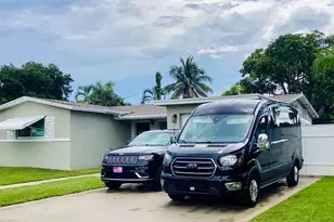 720 SW 69th Ave, Pembroke Pines, FL 33023 - Photo 2