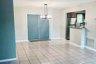 720 SW 69th Ave, Pembroke Pines, FL 33023 - Photo 6