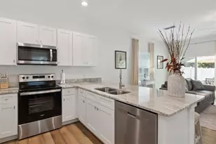 911 S 7th St, Fernandina Beach, FL 32034 - Photo 10