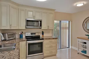 10223 N Circle Lake Dr, Boynton Beach, FL 33437 - Photo 12