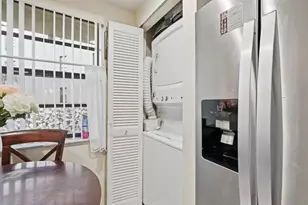 1000 Colony Point Cir, Pembroke Pines, FL 33026 - Photo 24
