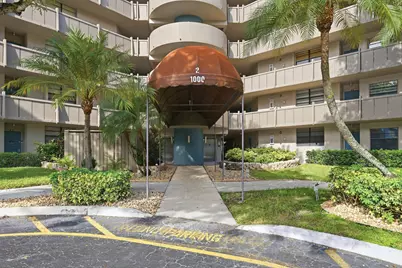 1000 Colony Point Circle #110, Pembroke Pines, FL 33026 - Photo 4