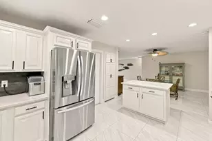 3590 Lakeview Dr, Delray Beach, FL 33445 - Photo 14