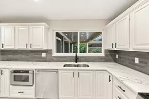 3590 Lakeview Dr, Delray Beach, FL 33445 - Photo 12