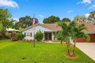 3590 Lakeview Dr, Delray Beach, FL 33445 - Photo 2