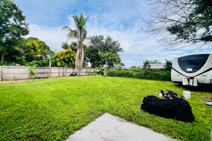 1475 SE Grapeland Ave, Port Saint Lucie, FL 34952 - Photo 10