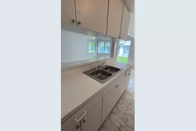 208 E Tiffany Drive #2, Mangonia Park, FL 33407 - Photo 4