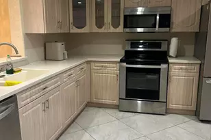 291 S Hollybrook Dr, Pembroke Pines, FL 33025 - Photo 1