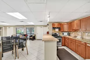 250 NE 20th St, Boca Raton, FL 33431 - Photo 32
