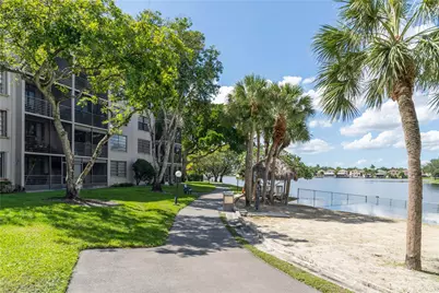 1101 Colony Point Circle #220, Pembroke Pines, FL 33026 - Photo 12