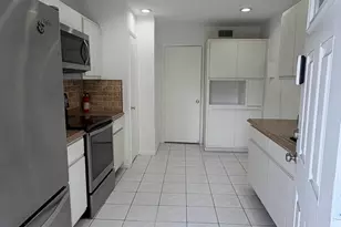 879 NE 195th St, Miami, FL 33179 - Photo 16