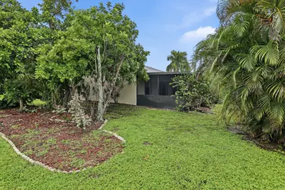 8501 Blue Cypress Drive, Lake Worth, FL 33467 - Photo 24