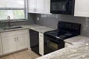 1201 SE Parkview Pl SE, Stuart, FL 34994 - Photo 6