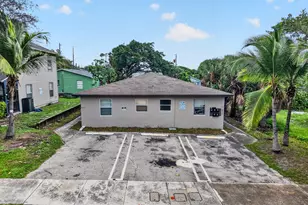633 10th St, West Palm Beach, FL - Photo 1