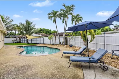 10150 NW 22nd Court, Pembroke Pines, FL 33026 - Photo 2