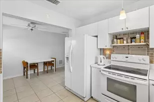 411 NW 52nd St, Oakland Park, FL 33309 - Photo 8