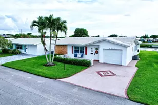 910 SW 7th Ave, Boynton Beach, FL 33426 - Photo 2