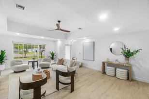 718 SW 27th Pl, Boynton Beach, FL 33435 - Photo 4