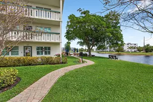 1083 Oakridge U, Deerfield Beach, FL 33442 - Photo 12