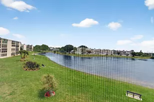 1083 Oakridge U, Deerfield Beach, FL 33442 - Photo 2