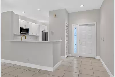 9818 Crescent View Drive S, Boynton Beach, FL 33437 - Photo 8