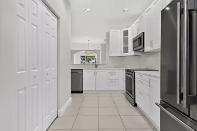 9818 Crescent View Drive S, Boynton Beach, FL 33437 - Photo 14