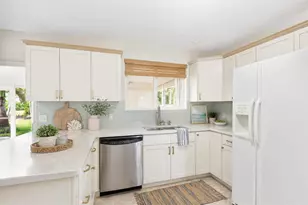 8 Bell Ln, West Palm Beach, FL 33406 - Photo 18