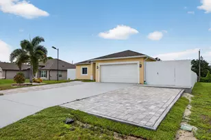 431 SW Molloy St, Port Saint Lucie, FL 34984 - Photo 2
