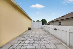 431 SW Molloy St, Port Saint Lucie, FL 34984 - Photo 18